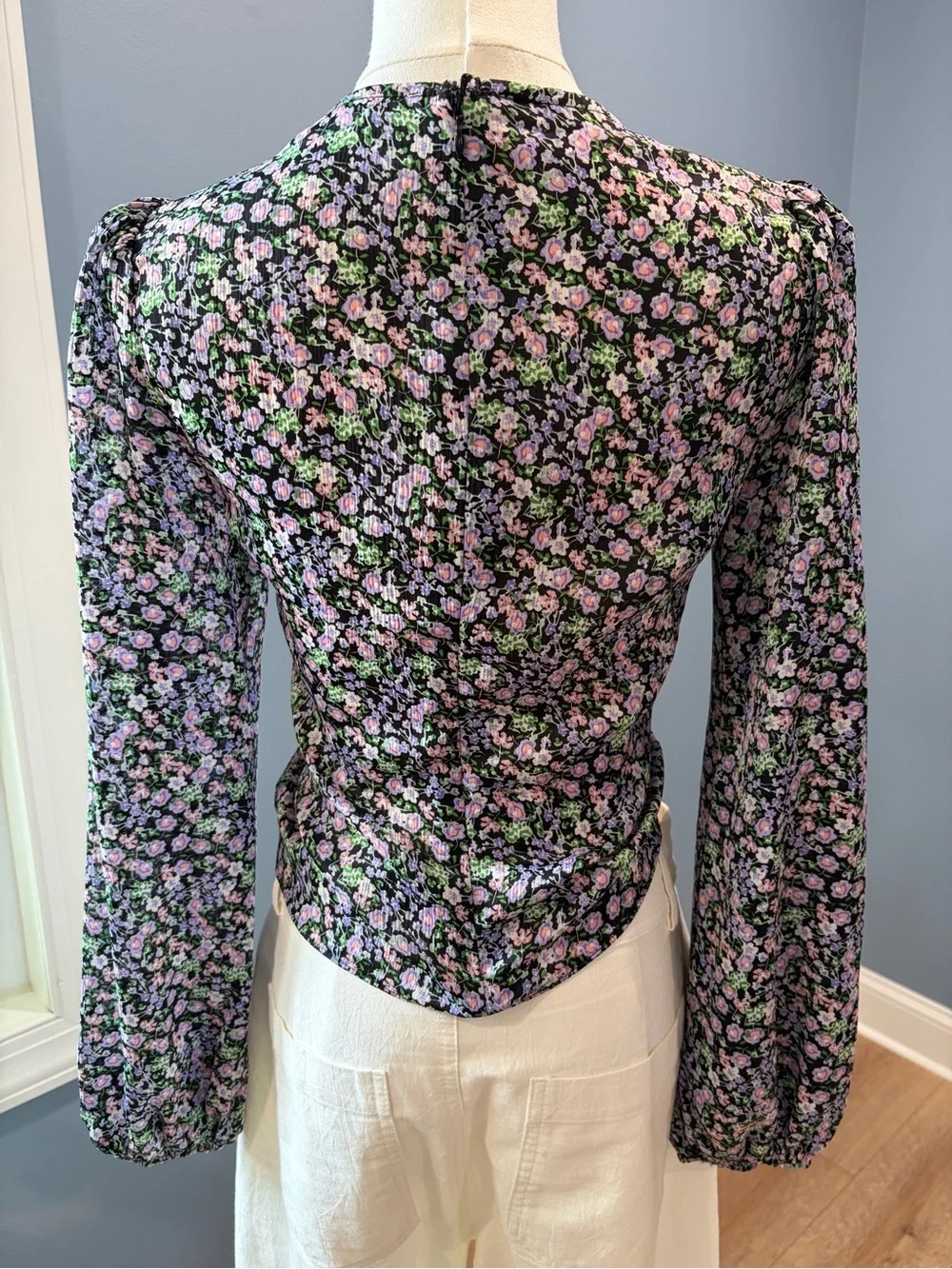 ASTR The Label Floral Ruched Cutout Top Small Long Sleeve Romantic Blouse
